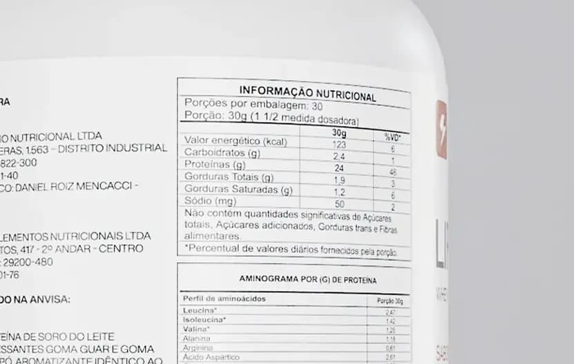 Verso do pote de Lifewhey: tabela nutricional e aminograma