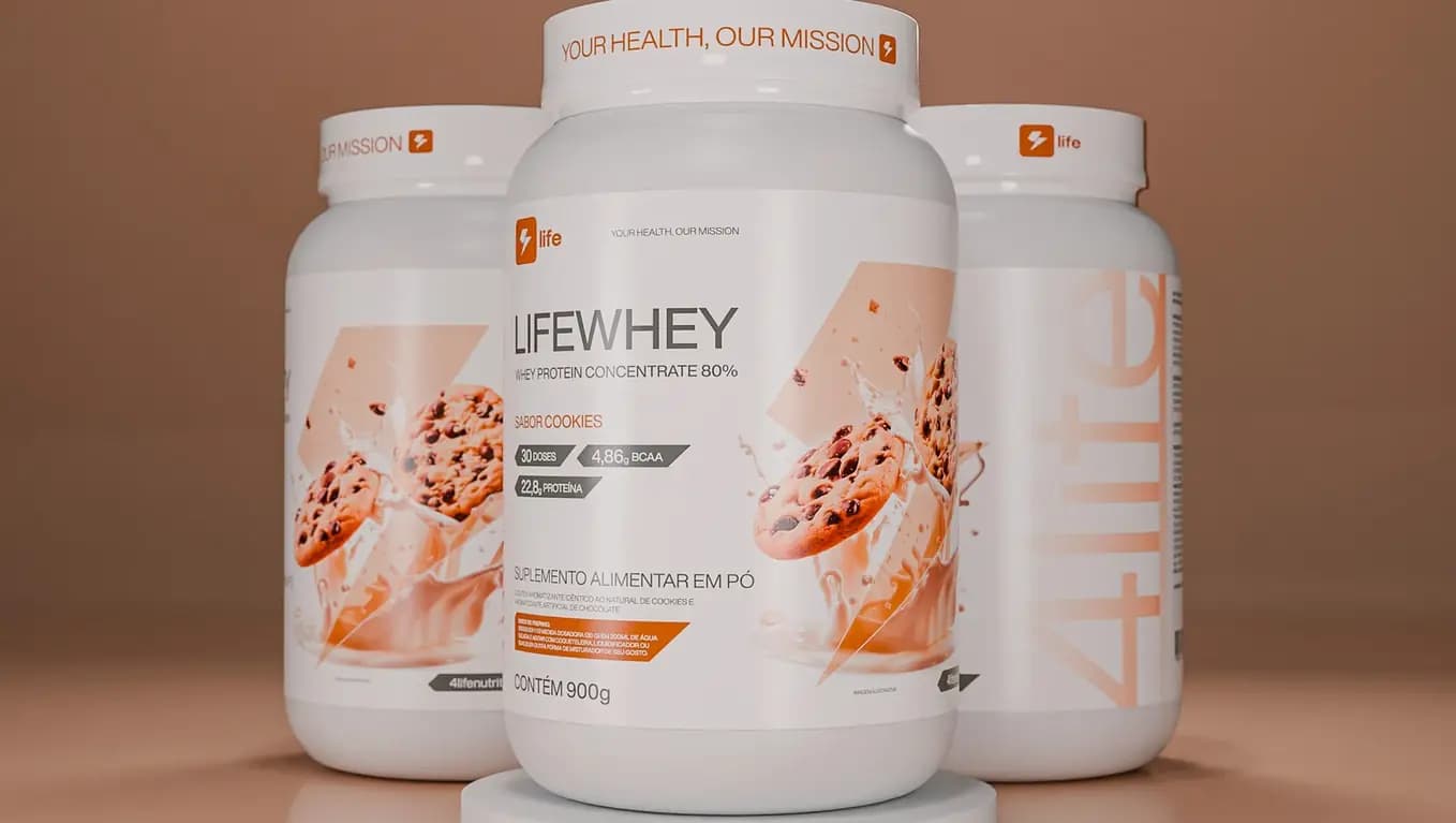 Três potes de Lifewhey sabor cookies sobre um pedestal