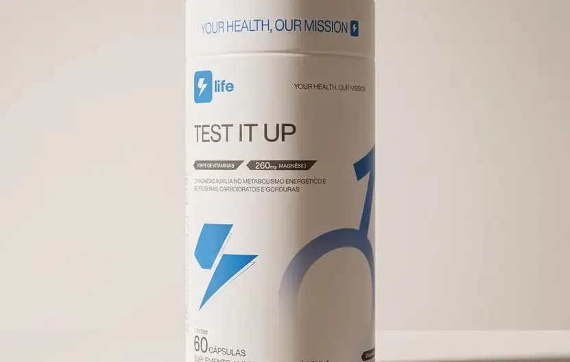 Frasco de Test It Up sobre fundo bege, em detalhe
